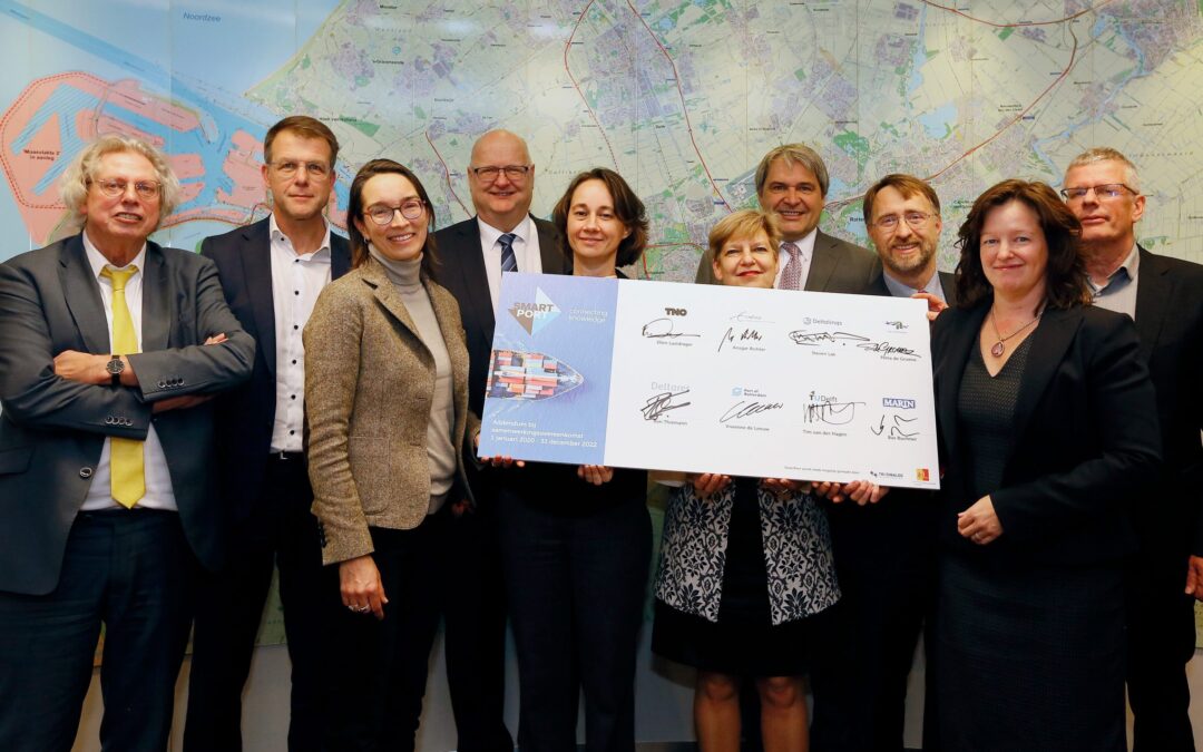Marin en SmartPort bestuur bezegelen samenwerking