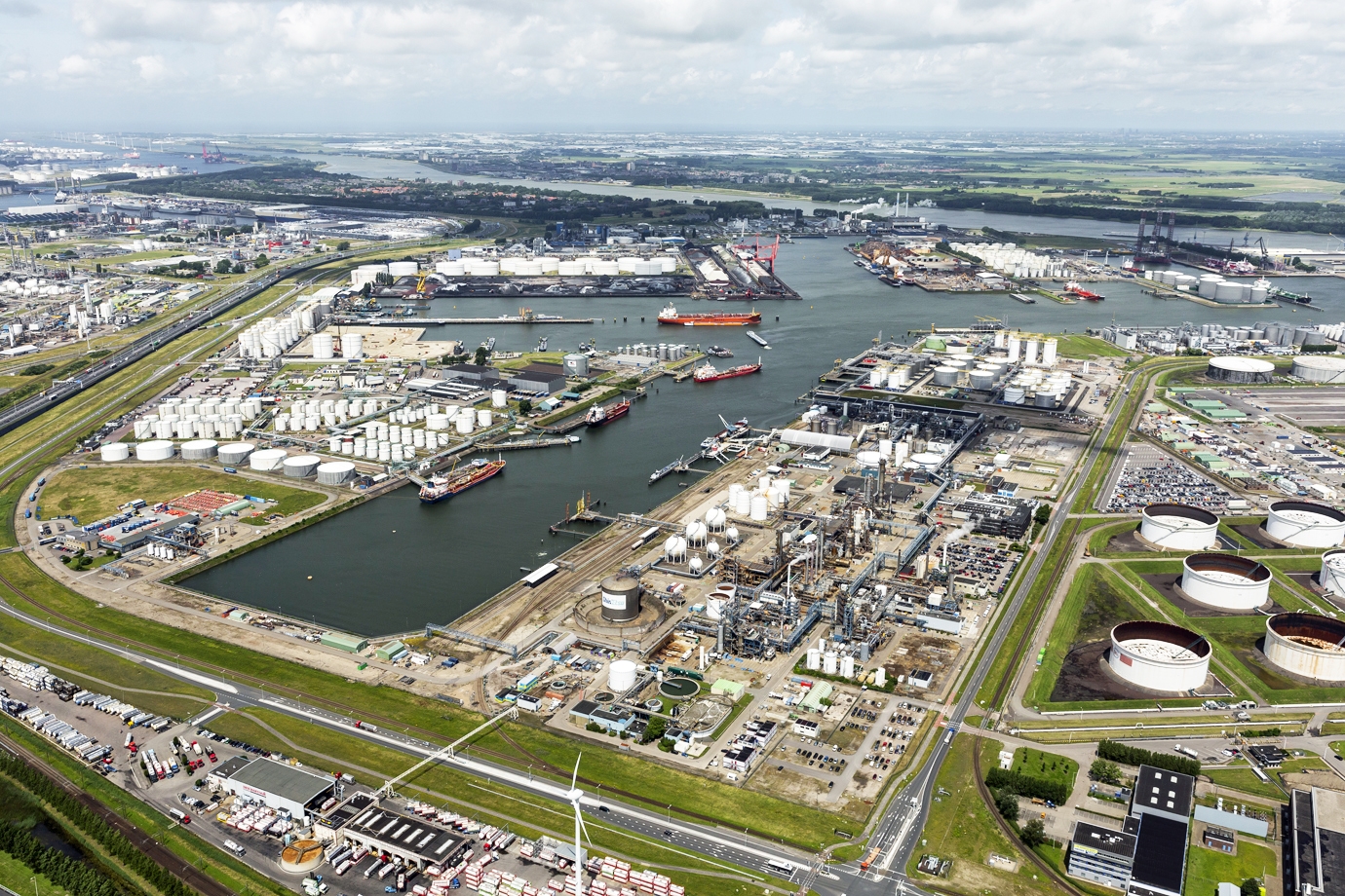 algemeen_overzicht_haven Rotterdam_Gerben Holwerda Nieuw onderzoek waterkwaliteit voor ‘Rotterdam aanpak’